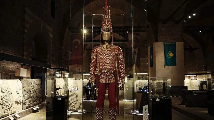 altin elbiseli adam kırgızistan
