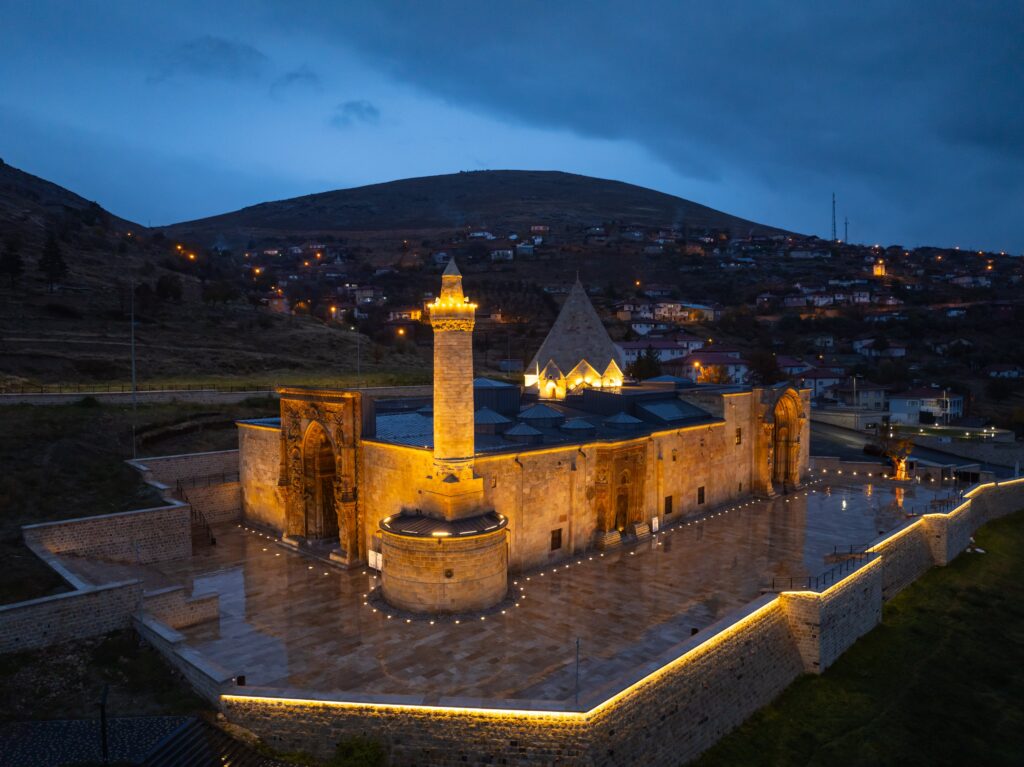 divrigi ulu cami ve darussifasi nerede