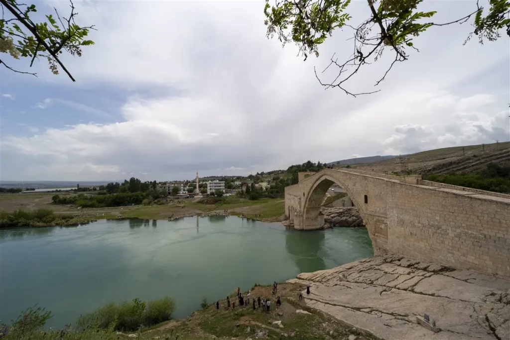 malabadi koprusu hangi donemde yapilmis